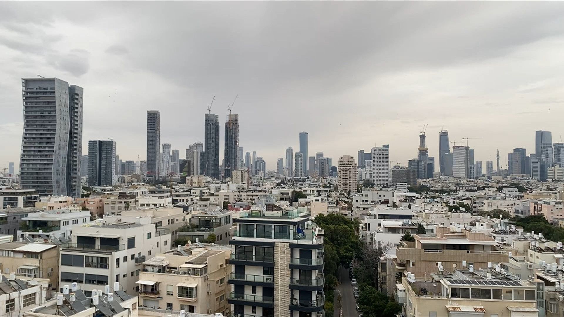 Video: Air raid sirens in Tel Aviv after Iranian missiles fired
