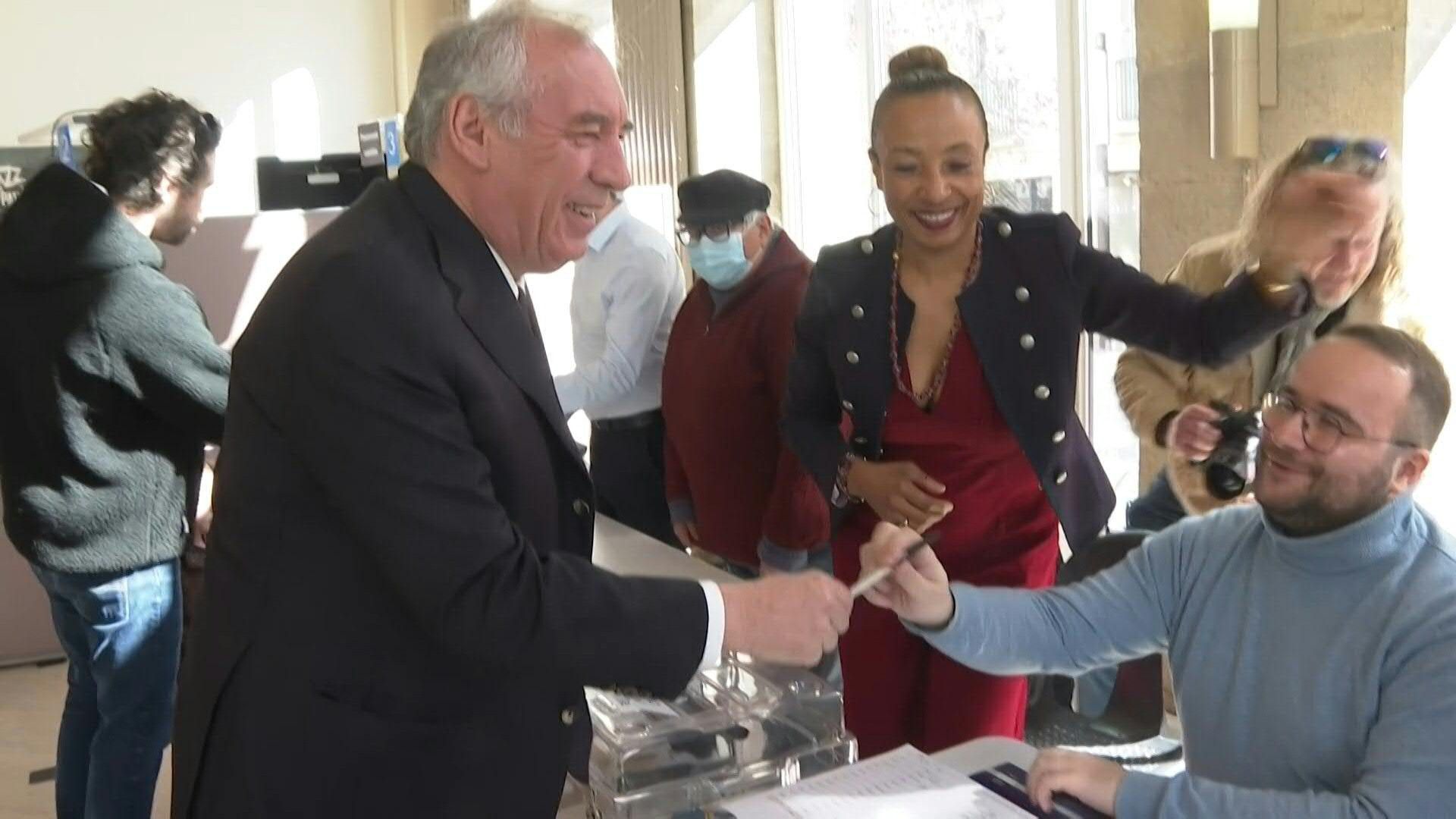 Video: French mayoral elections: Former French PM and incumbent Pau Mayor François Bayrou votes