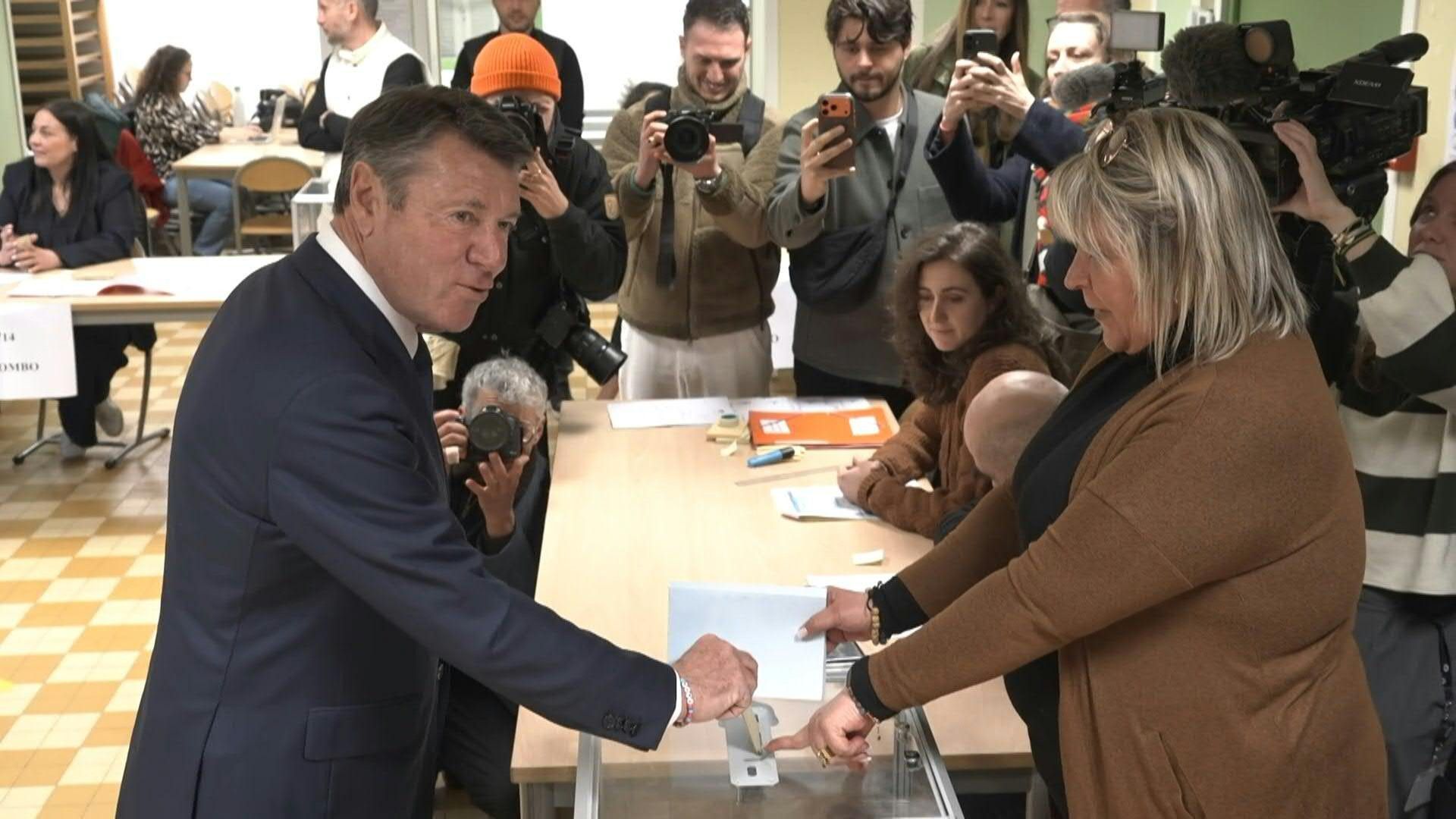 Video: French elections: Horizons incumbent mayor Christian Estrosi votes in Nice
