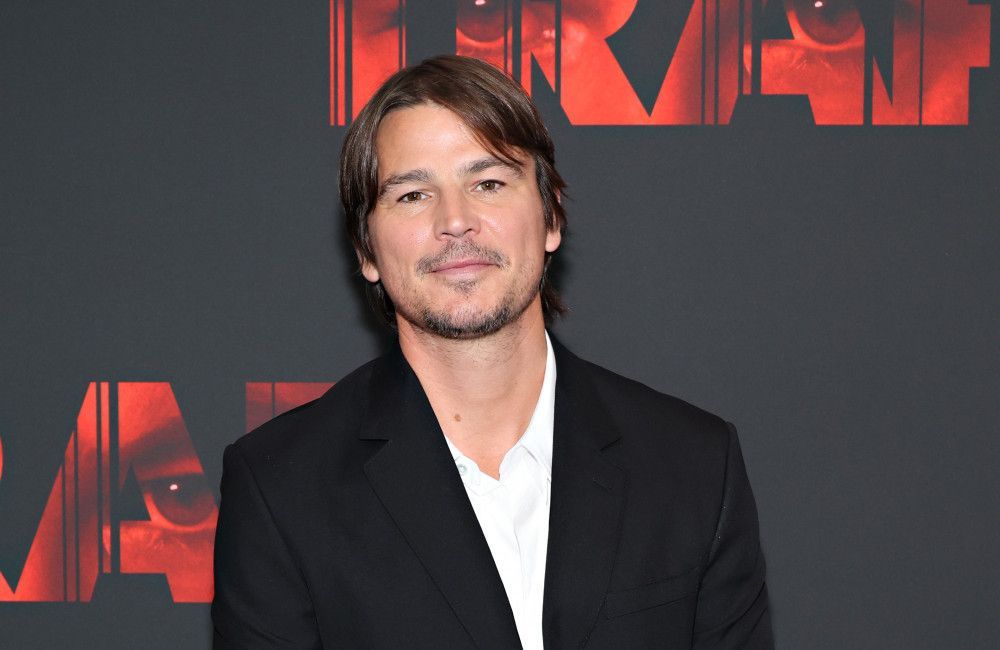 Josh Hartnett tries 'very hard' to balance career and family life
