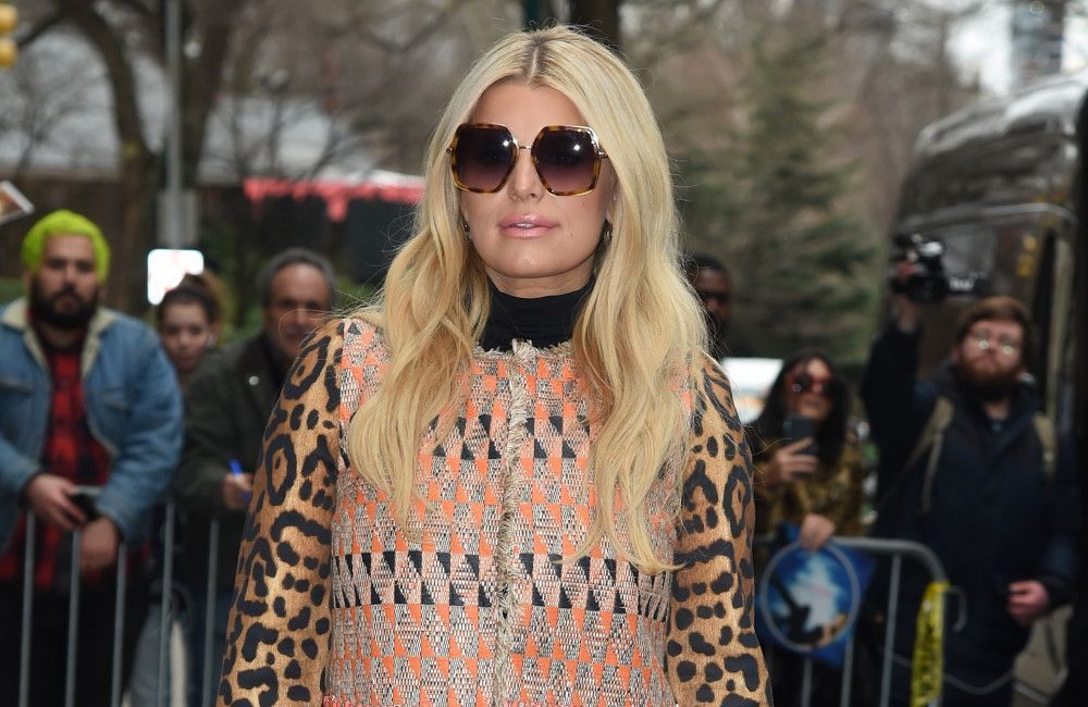 Jessica Simpson's 'feet were sweating' during her live performance on American Idol