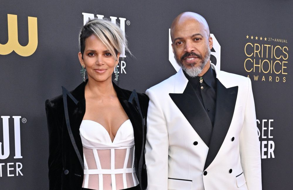 Halle Berry has turned down Van Hunt's marriage proposal