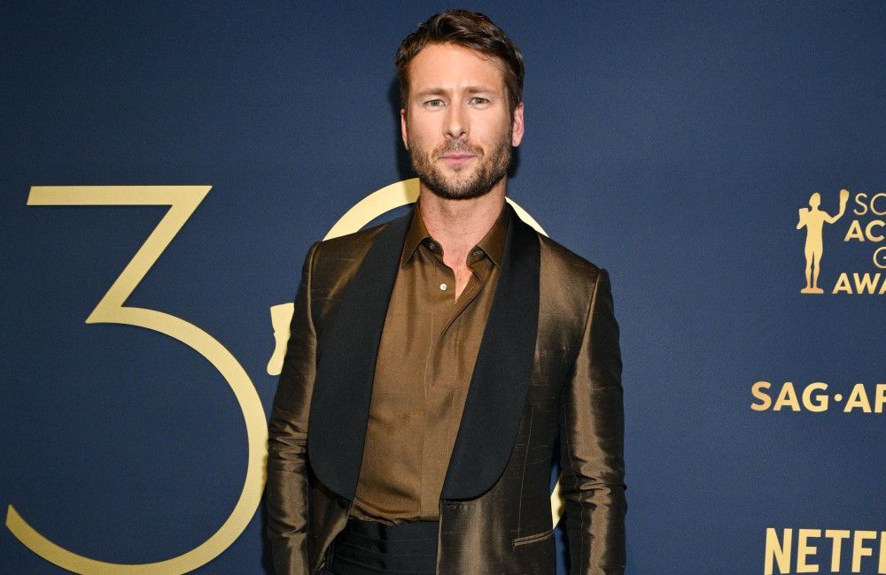 Glen Powell: Der ‚Top Gun: Maverick‘-Gruppenchat summt ständig