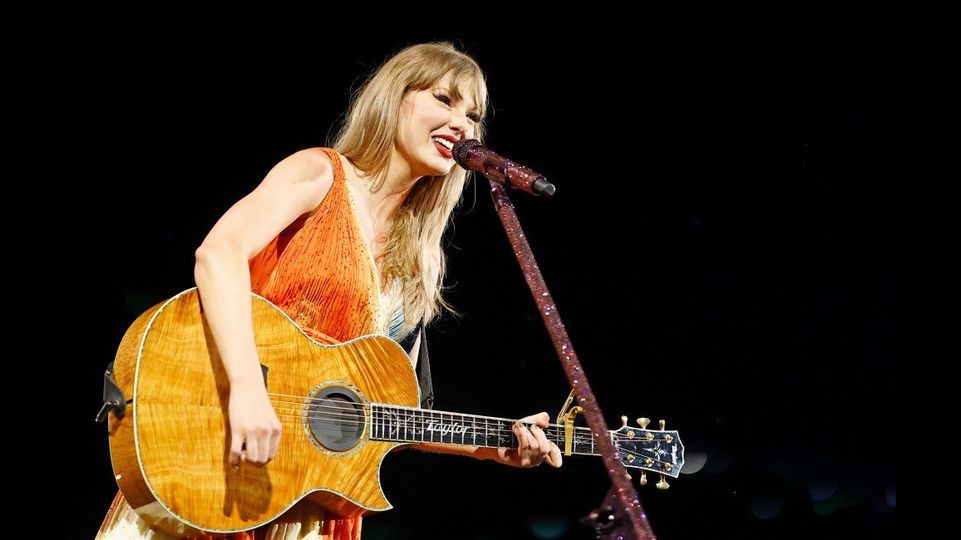 Taylor Swift bezeichnet Fans wegen ‚Detektivarbeit‘ bei Songs als ‚ein bisschen seltsam‘