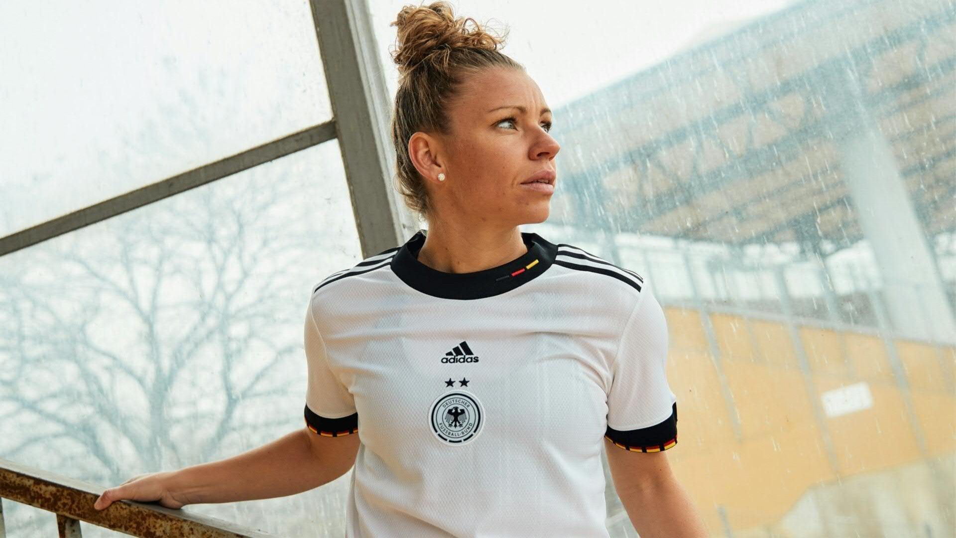 Weiß und Mintgrün: Neue Trikots der DFB-Frauen präsentiert