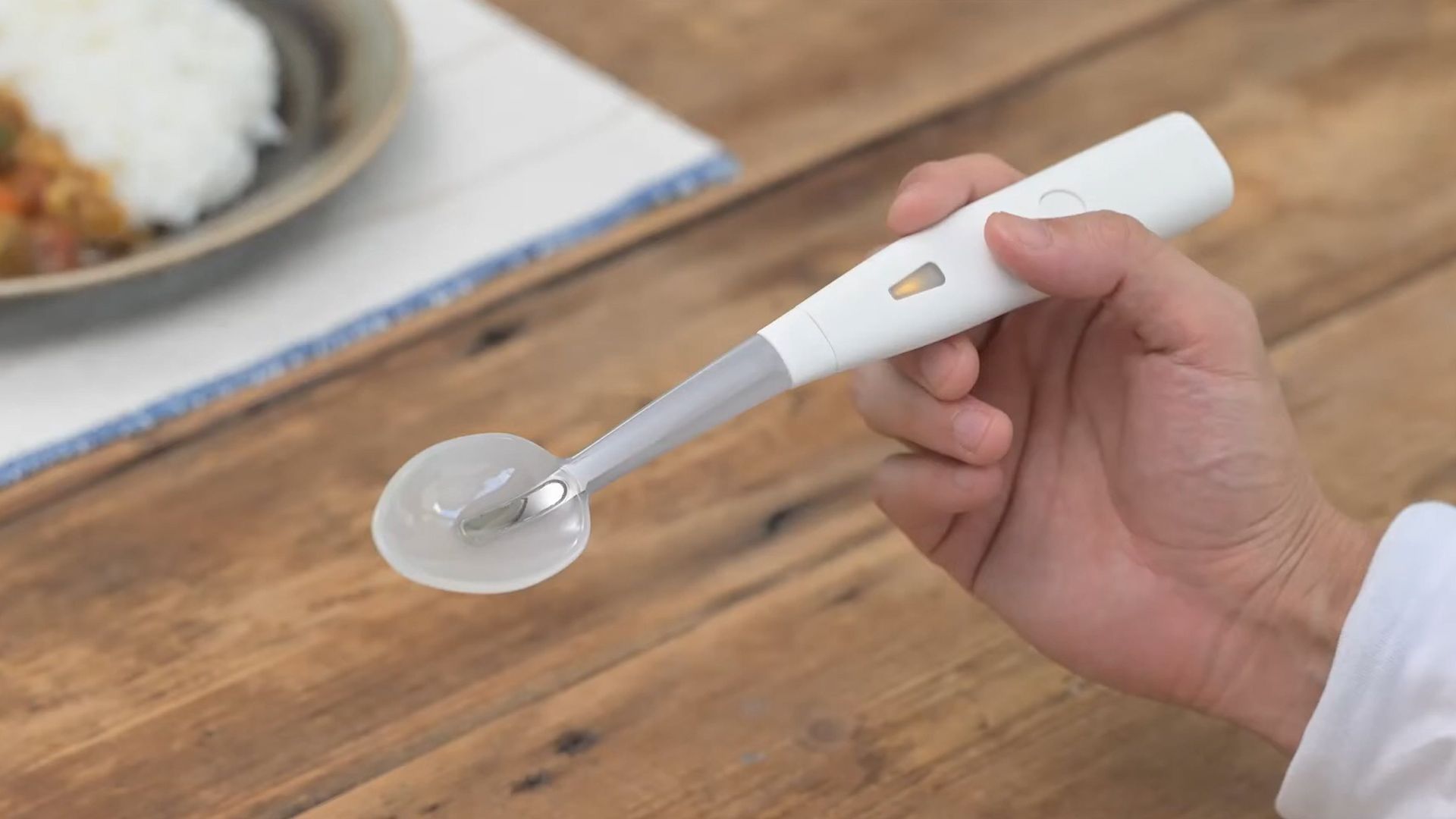 Revolution in der Küche: Elektrischer Löffel macht Speisen geschmackvoller