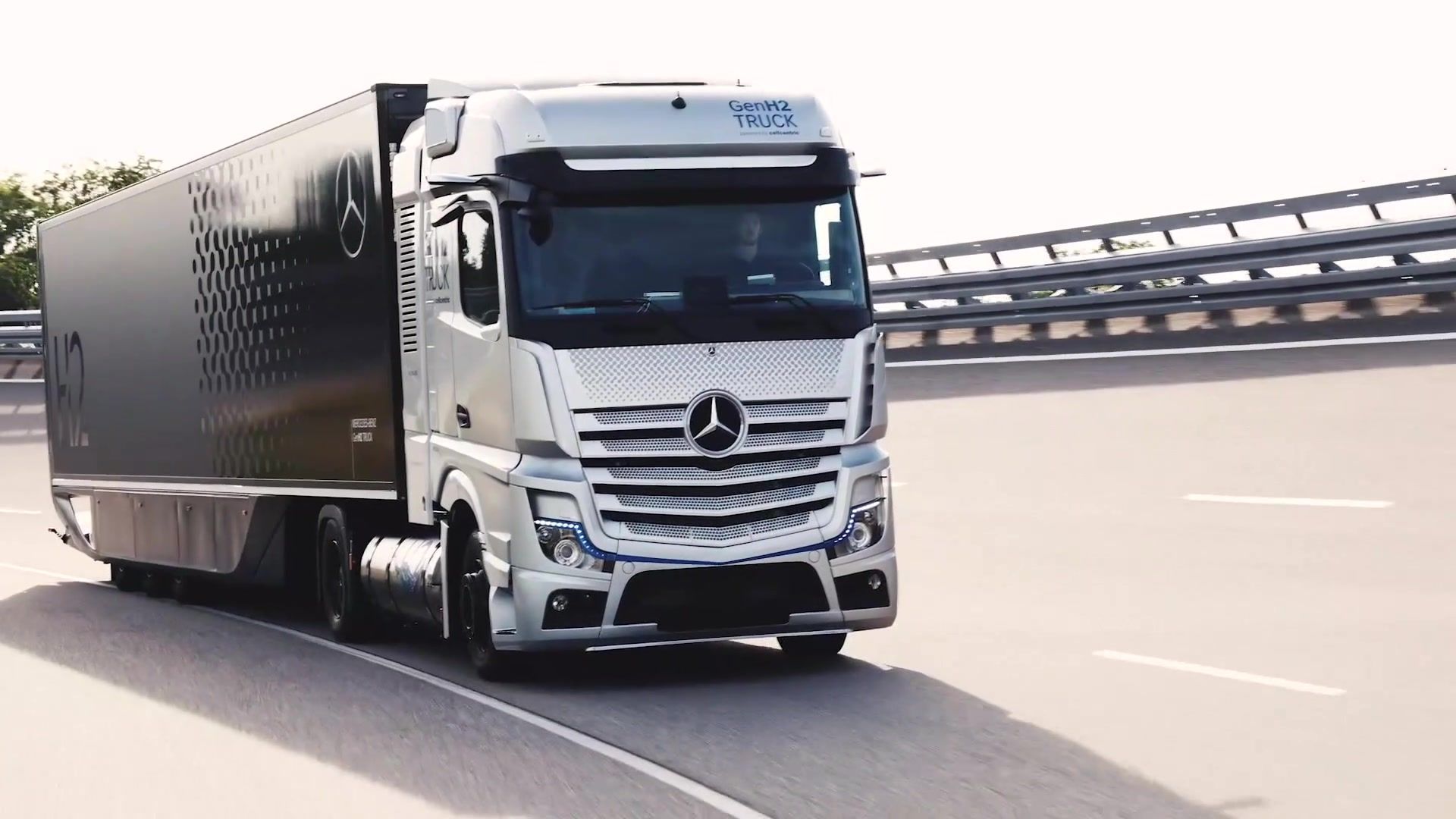 Mercedes-Benz GenH2 Truck - development in full swing