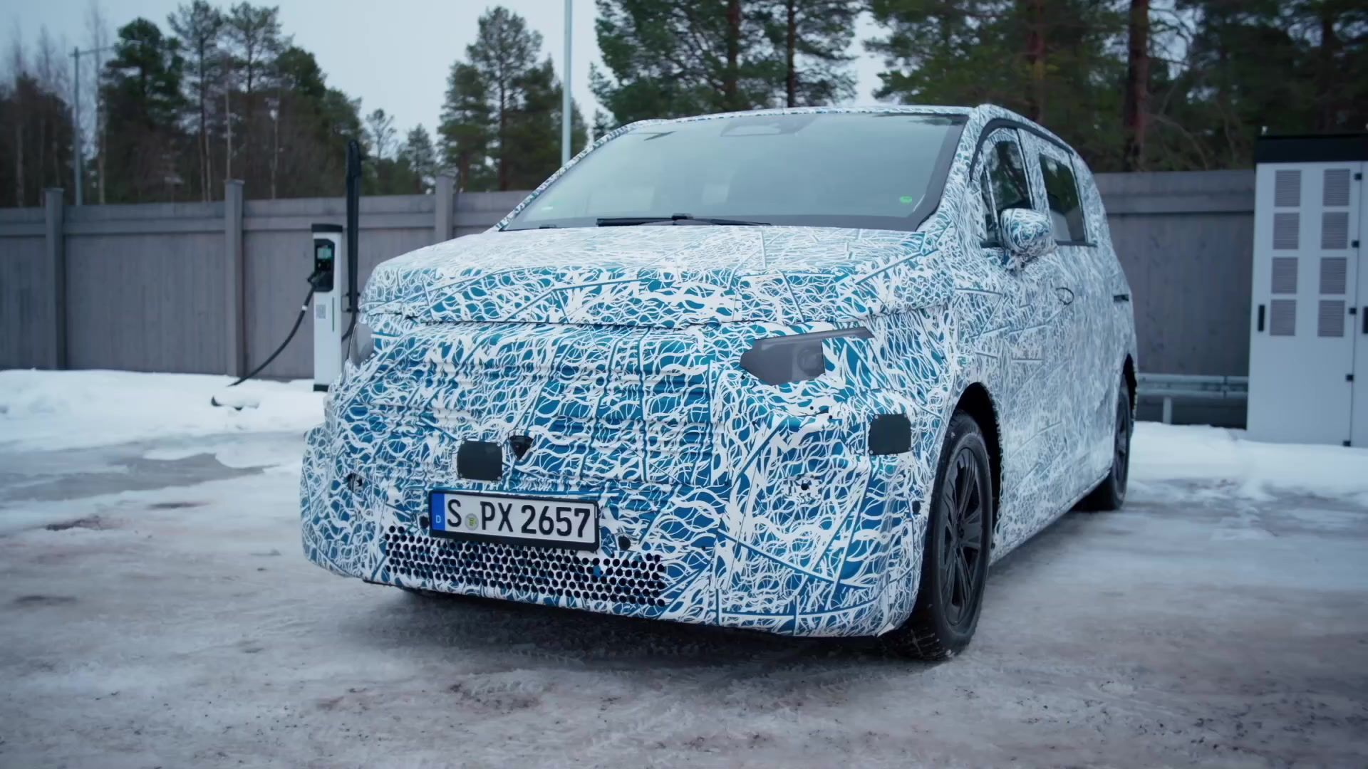 New Mercedes-Benz MPVs master winter testing in the Arctic Circle