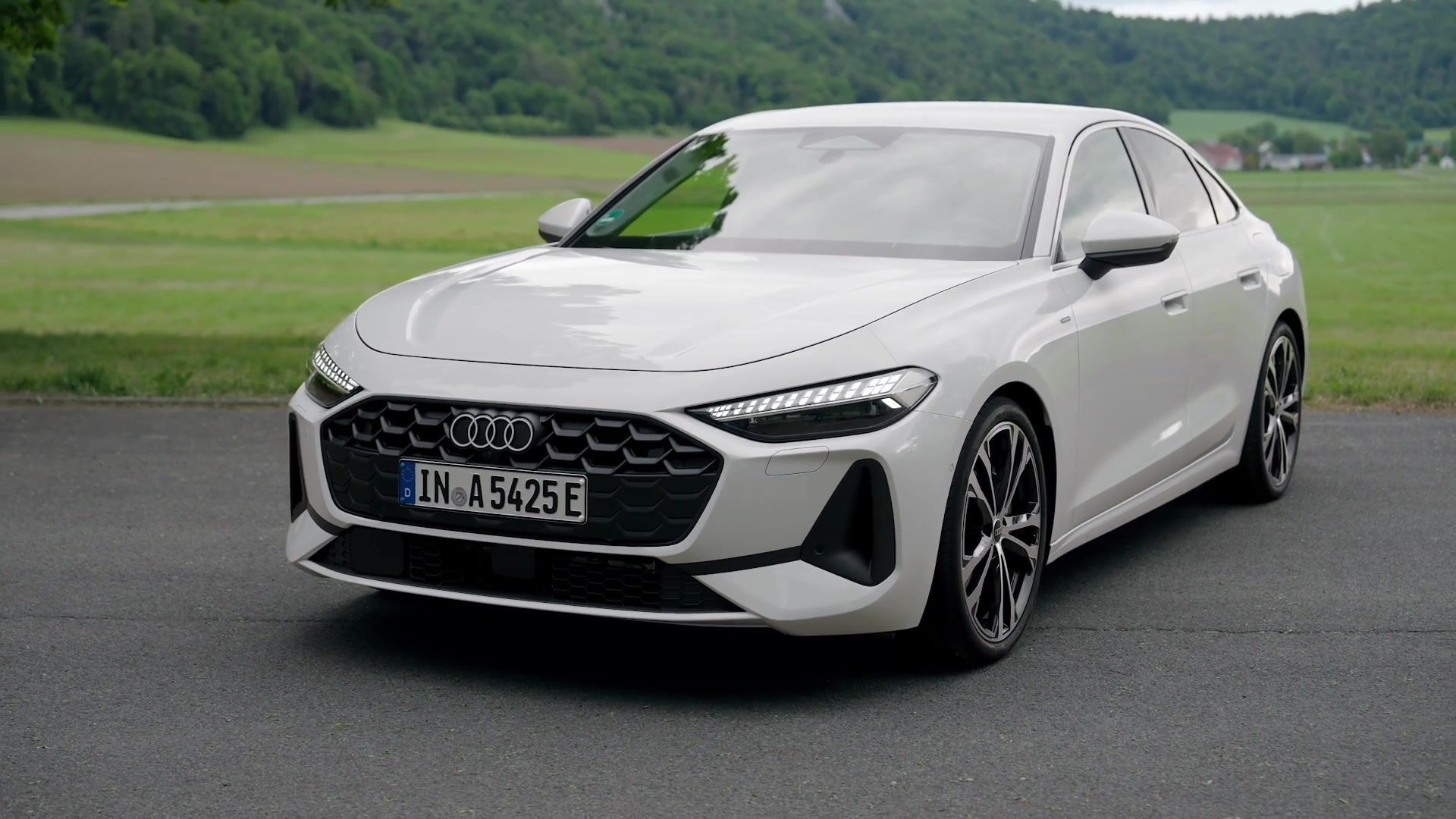 Audi A5 Sedan e-hybrid quattro 220KW Design in Glacier white