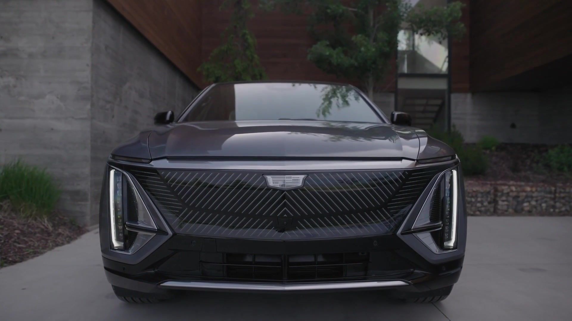 Cadillac LYRIQ in grey Preview
