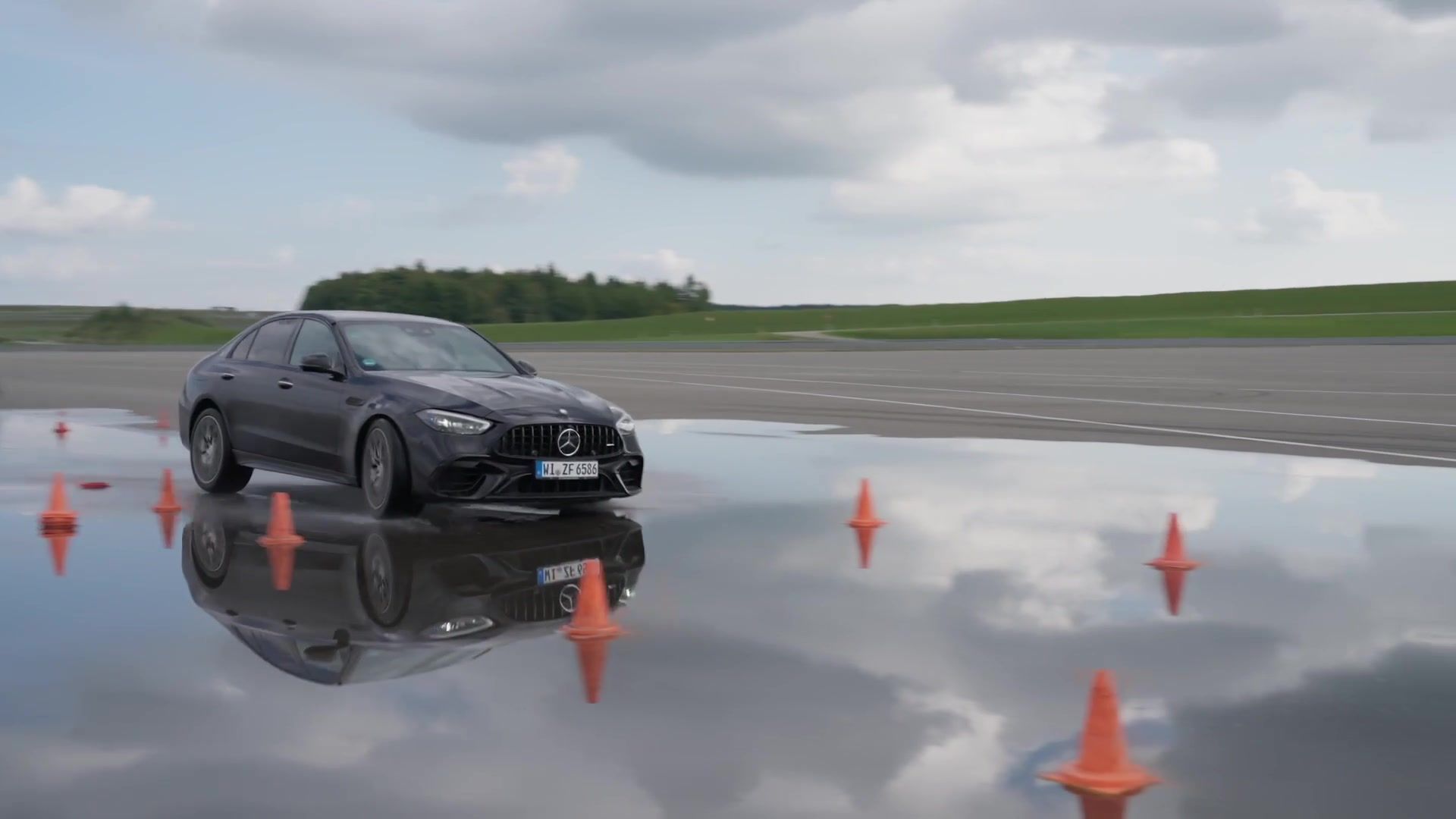 Mercedes-Benz inaugurates the most advanced light testing centre of the automotive industry - Driving dynamics area - Maneuver to prove the brake control systems