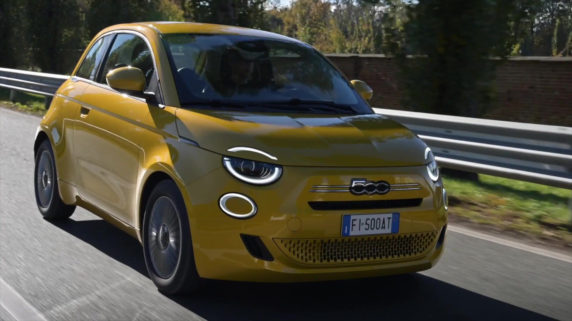 Fiat 500 Hybrid Driving Video