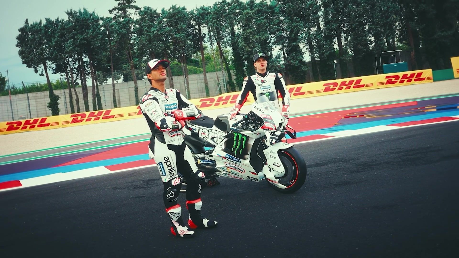 Aprilia Racing celebrates 80 years of Vespa with the “Perla Bianca” livery in Misano