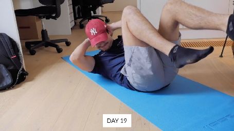 Six-Pack Challenge: This man did 10.000 sit ups in 30 days