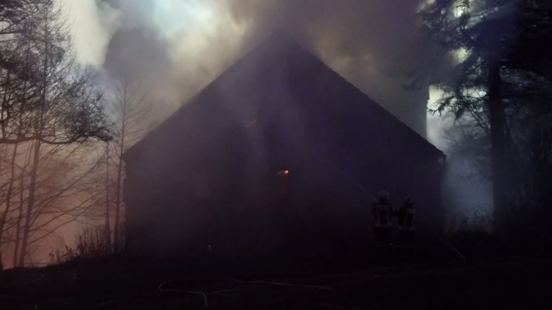 Sägewerk in Wunsiedel in Brand: Über 200 Feuerwehrleute im Einsatz