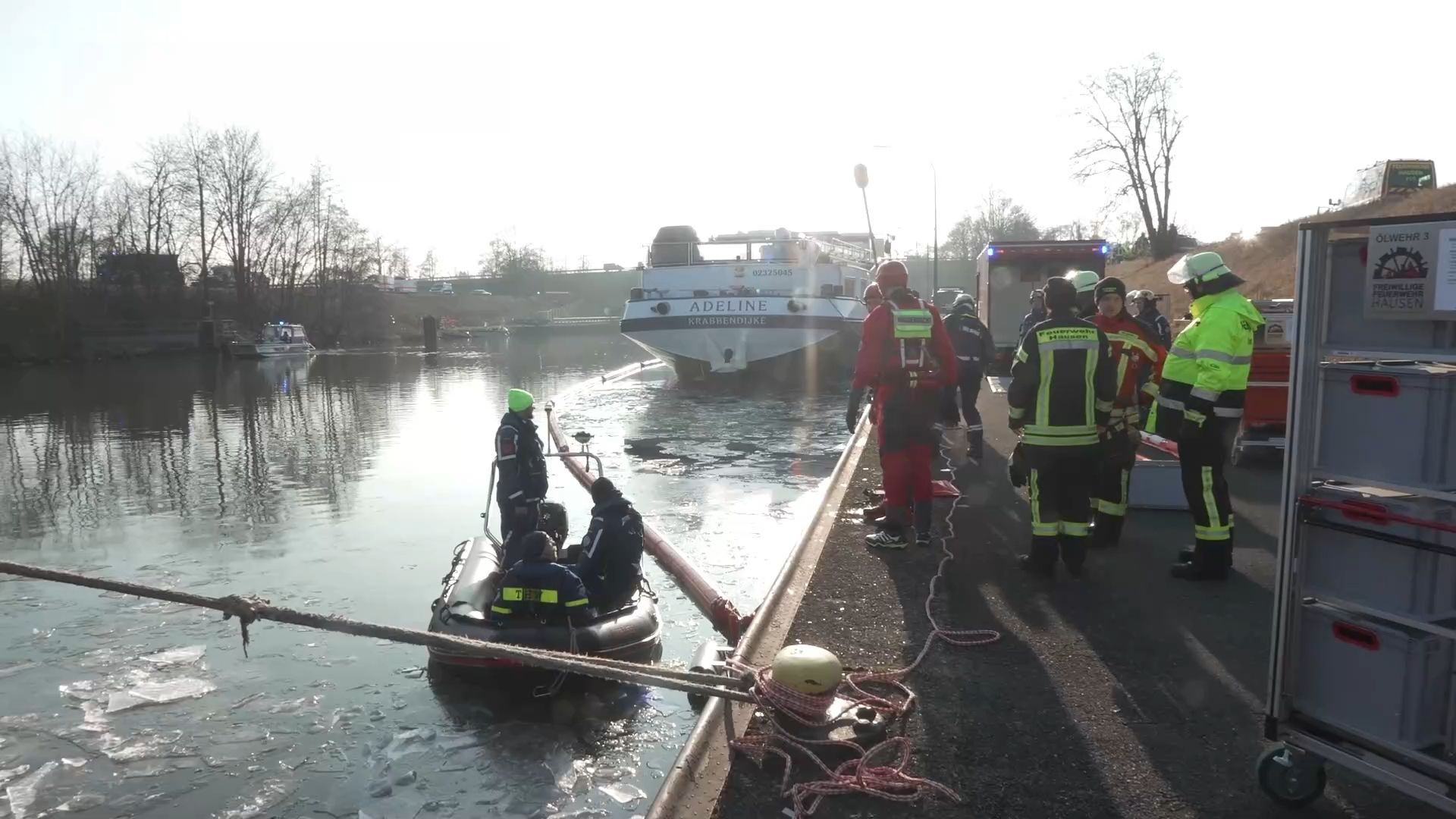 Video: Schiff mit Leck auf Main-Donau-Kanal: Großeinsatz für Einsatzkräfte