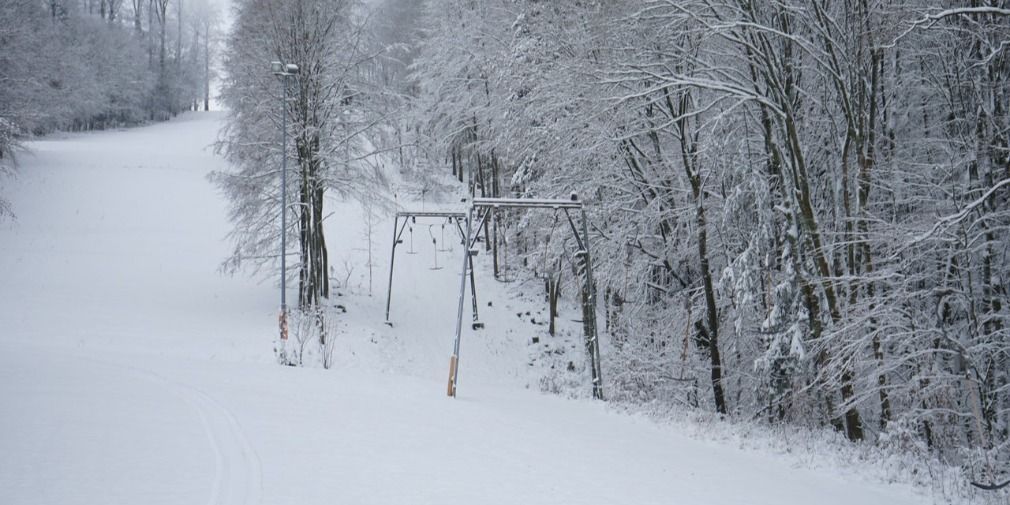 Märchenhaftes Schneegestöber am Eisenberg im Knüllgebirge