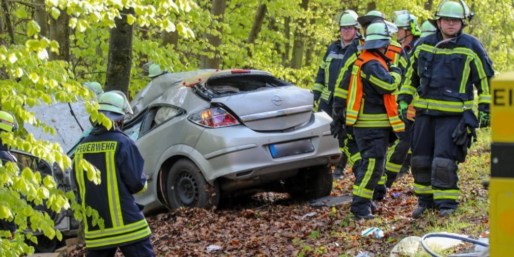 Kräfte eilen zur Einsatzstelle: Christoph 28 landet an der L 3181