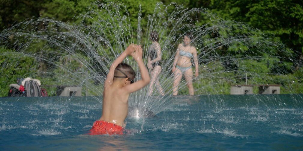 Badesachen raus und ab ins Wasser - Rosenbad öffnet zur neuen Saison