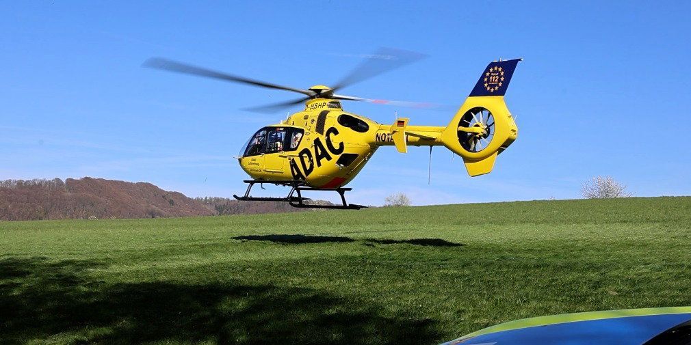 Video: Technischer Defekt am RTW: Rettungsheli muss nach Forstunfall landen
