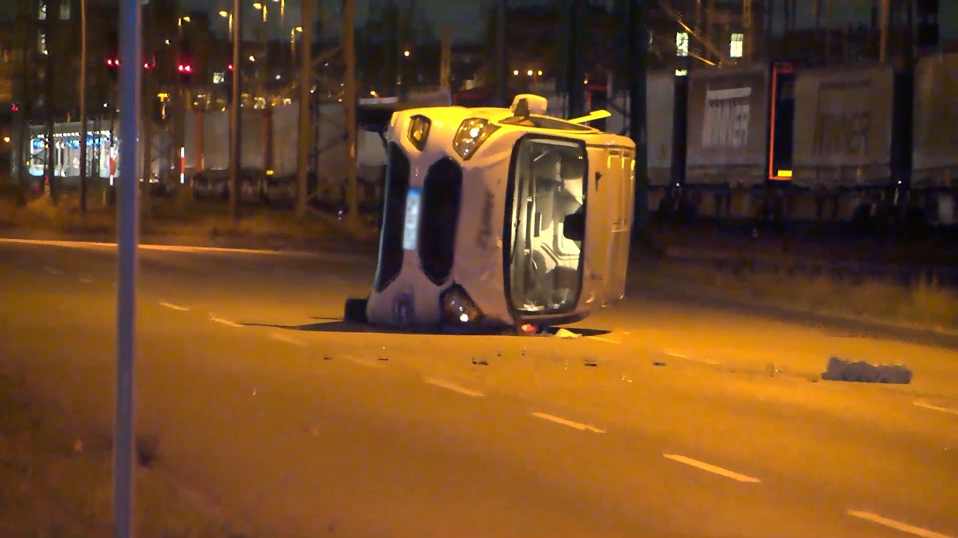 Unfall mit 2 Kleintransportern auf B36 in Mannheim – 2 Verletzte auf Südtangente