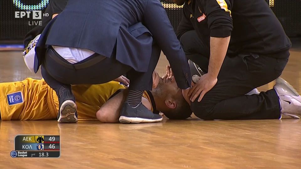 Ο Ξανθόπουλος ζαλίστηκε μετά το χτύπημα του Γιαννόπουλου (VIDEO)