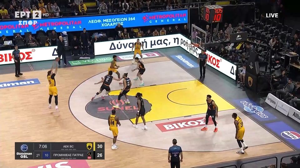 Τ διαδοχικά τρίποντα της Βασίλισσα με Πετσάρσκι-Φλιώνη και το κάρφωμα του Μπράουν (VIDS)