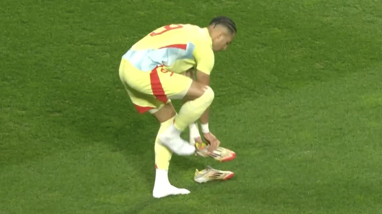 U21: Kuriose Panne! Spanier verliert beide Schuhe