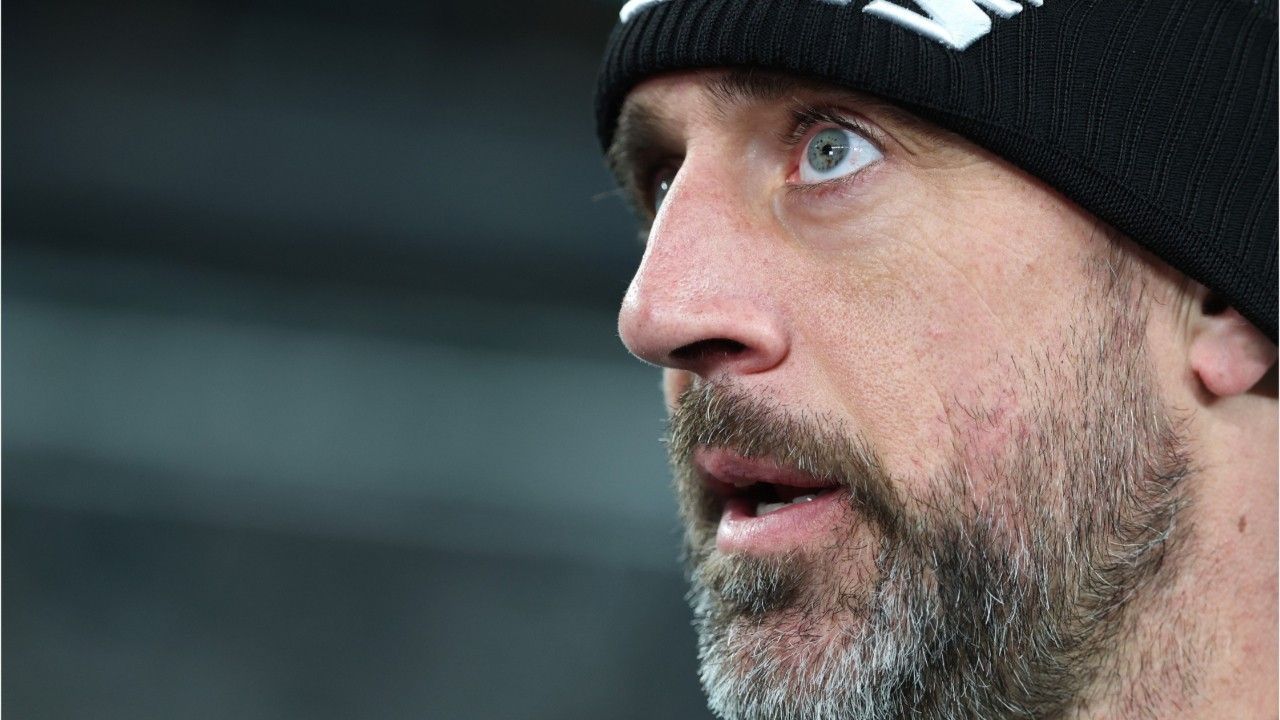 NFL: Aaron Rodgers kritisiert Trans-Frauen im Sport