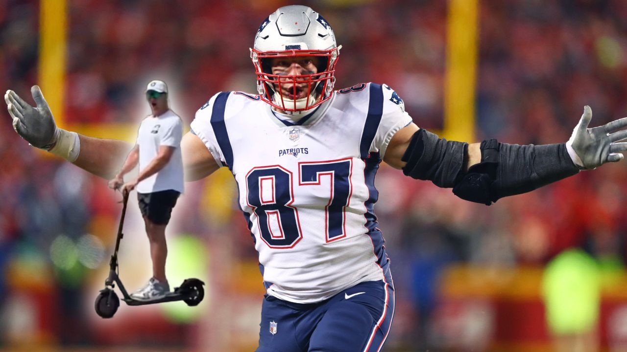 NFL: „Pass auf, Arschloch!“ Gronk auf’m E-Roller unterwegs