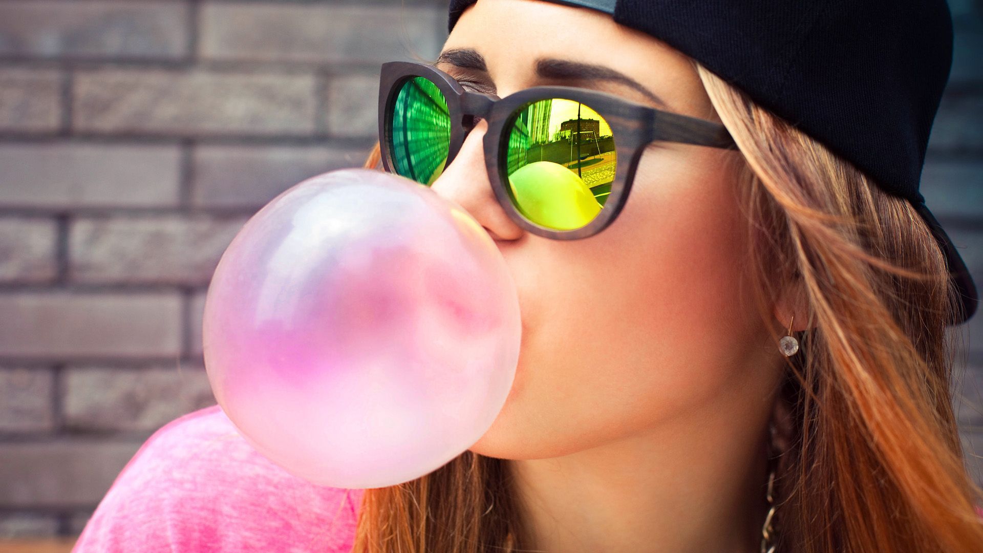 Stomach stuck? How dangerous is swallowed chewing gum really?