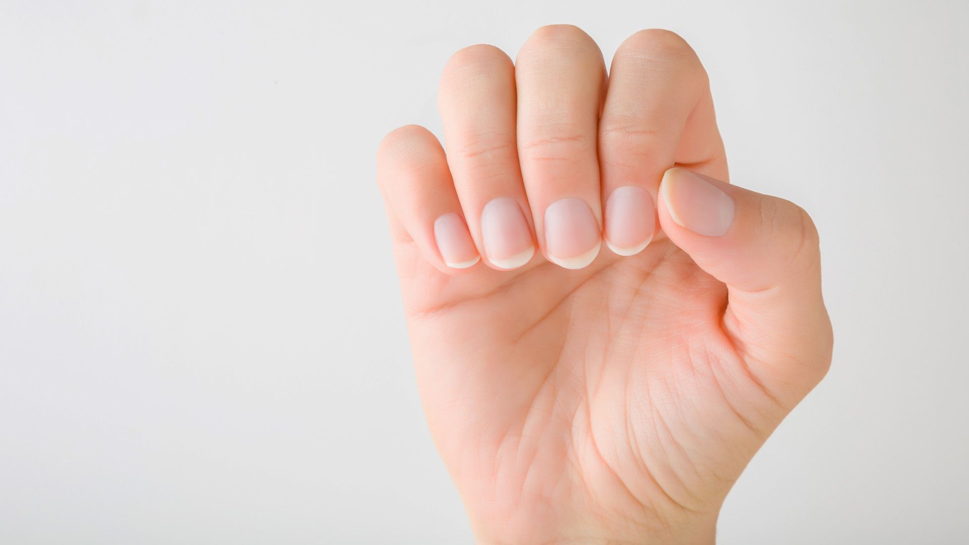 Женские руки без маникюра. Детская рука. Руки на закате. Without your hand. Мама с малышом на руках.