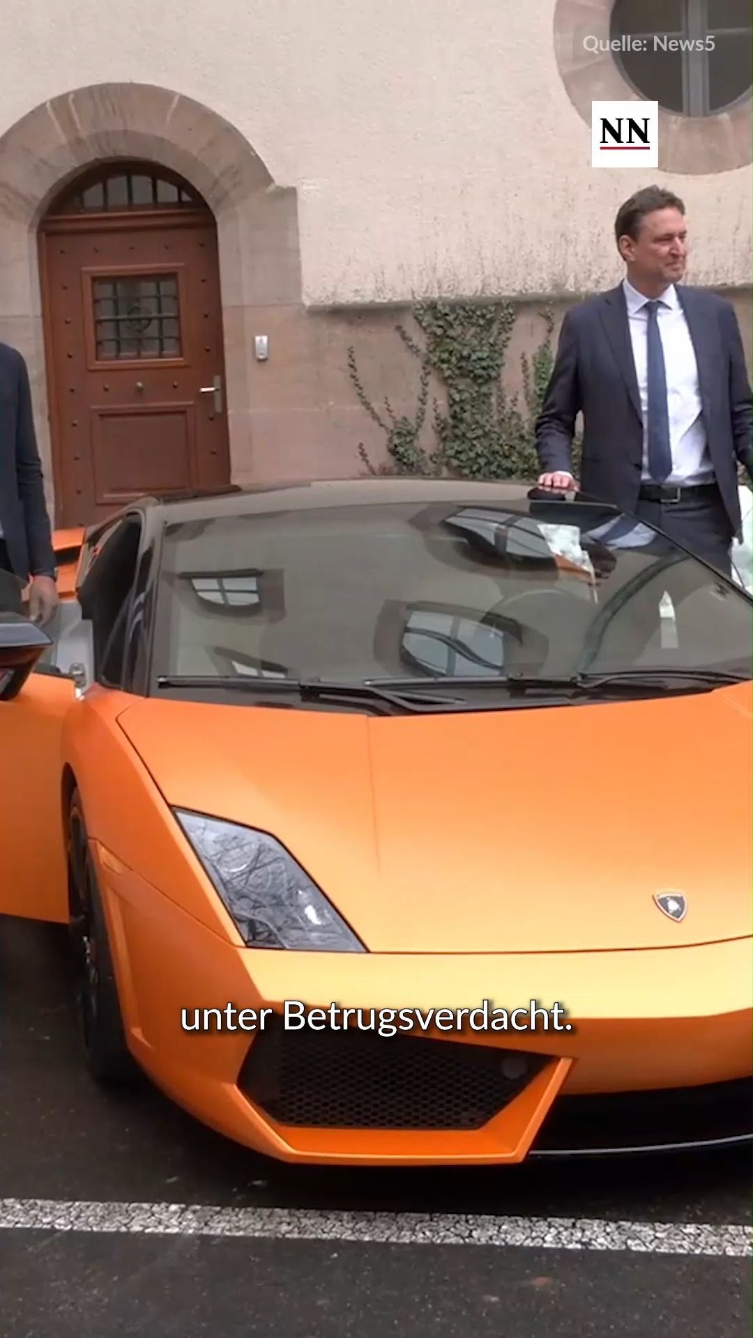 Video: Pfändung nach Betrug: Lamborghini vor dem Nürnberger Justizpalast