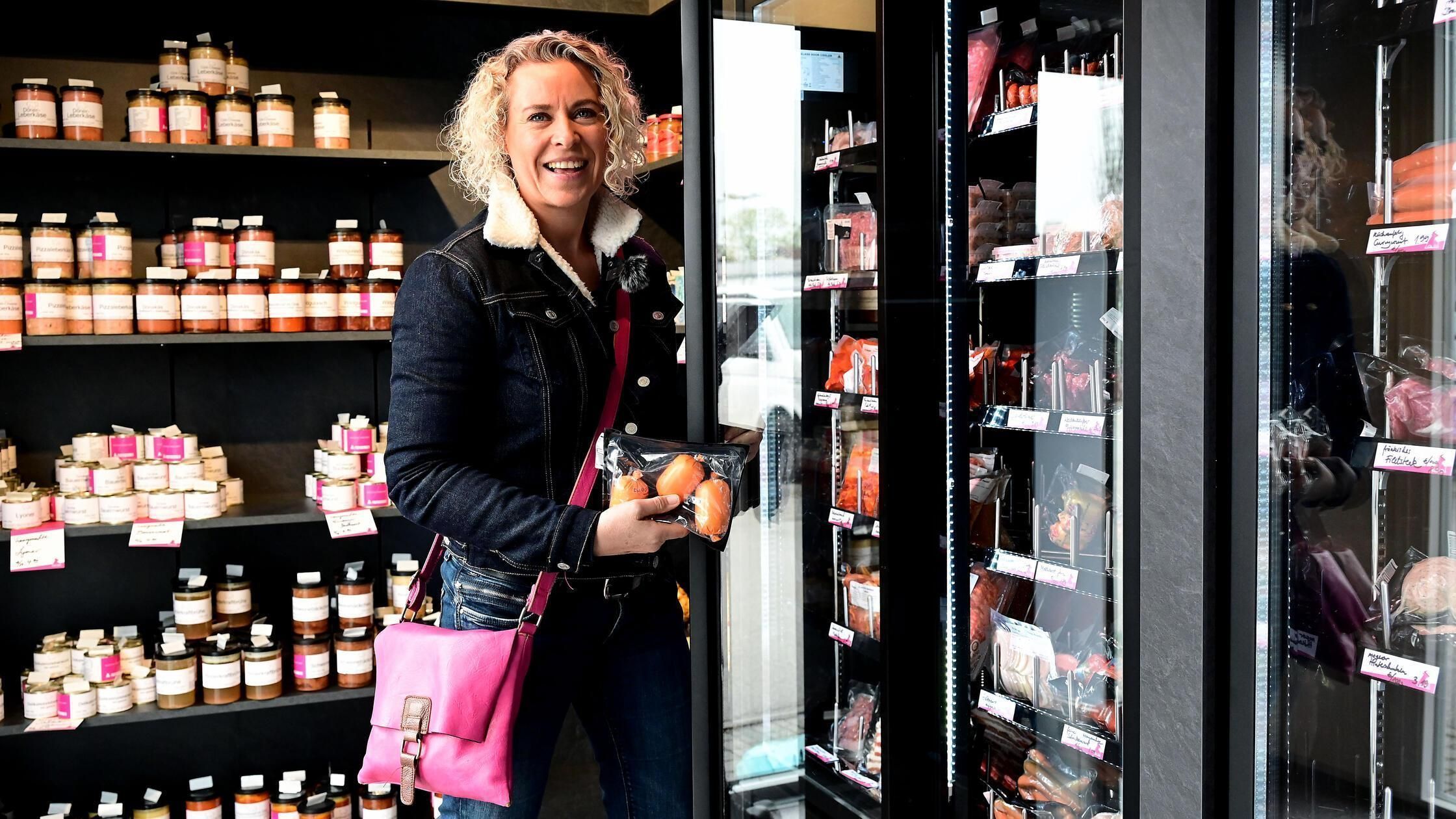 Video: „A Gelbwoschd, bidde!“: So lief der Selbstversuch beim ersten KI-Metzger in Nürnberg