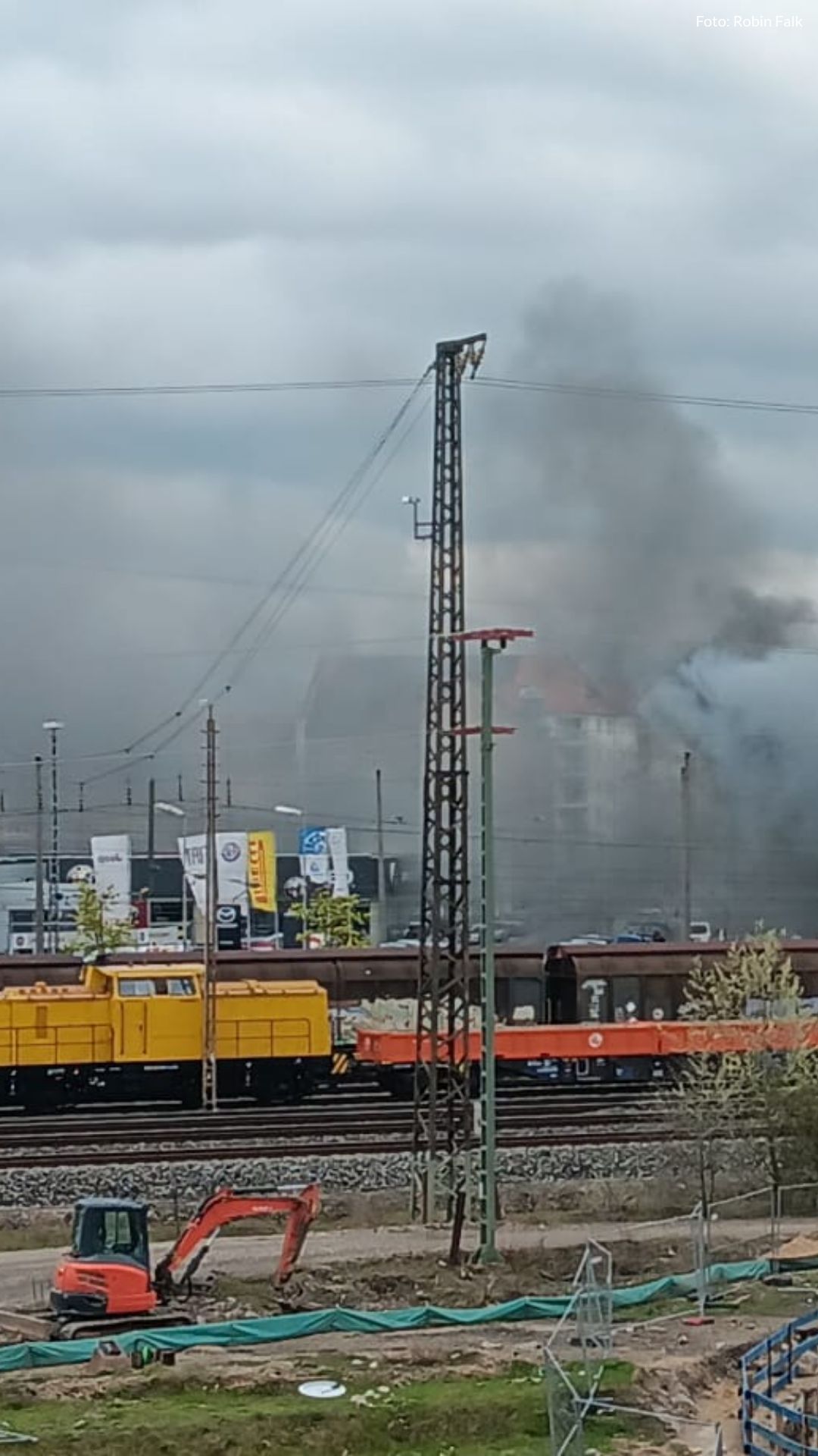 Video: Dichter Qualm: Brand in Fürther Autolackiererei