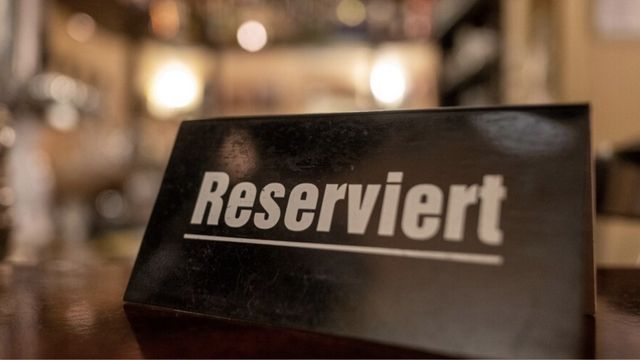 170 Gäste kommen trotz Reservierung nicht – Wirt spricht über seinen hohen Verlust
