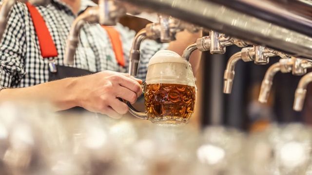 Biertrinker zahlen drauf: Diese Marken werden ab 2026 deutlich teurer