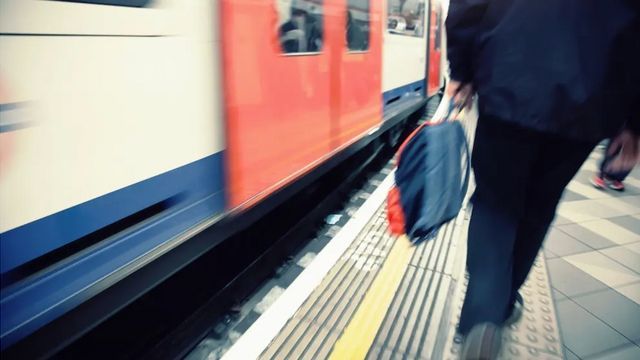 2 Studenten kassieren 178.000 Euro, indem sie eine Lücke im Erstattungssystem für verspätete Züge ausnutzen