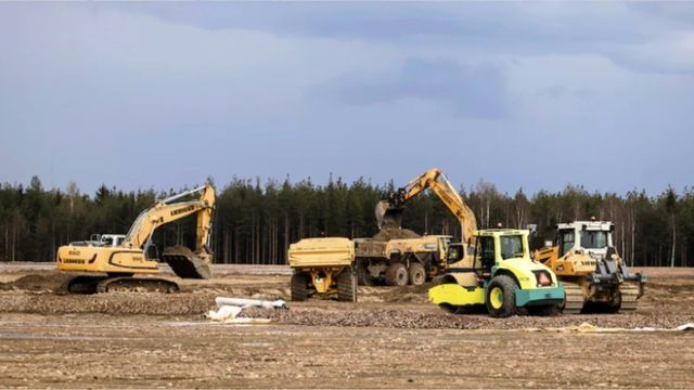Video: Baustelle muss Hilfe aus China holen: "Wurde klar, dass die Einheimischen nicht genug Erfahrung habe