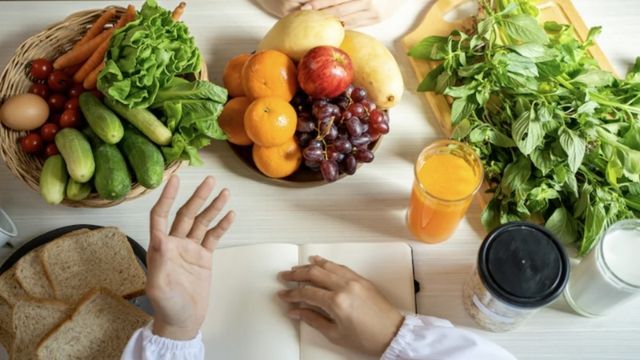 Video: Krebs braucht keine spezielle Diät!