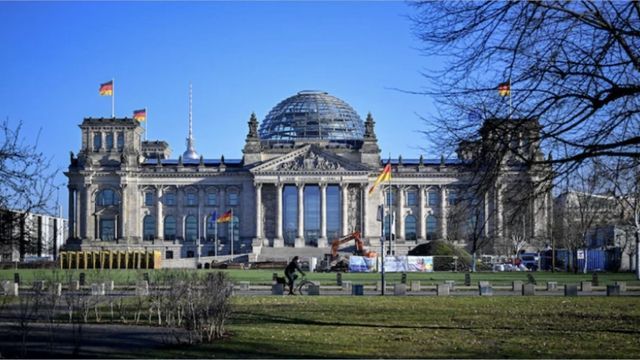 Video: SPD verliert – Union weiter knapp vor der AfD