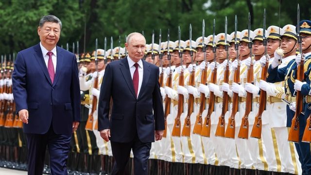 Video: Xi Jinping zeigt Putin, wer Koch und wer Kellner ist