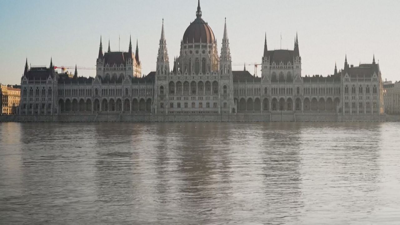 Überschwemmung in Budapest: Donau tritt über die Ufer