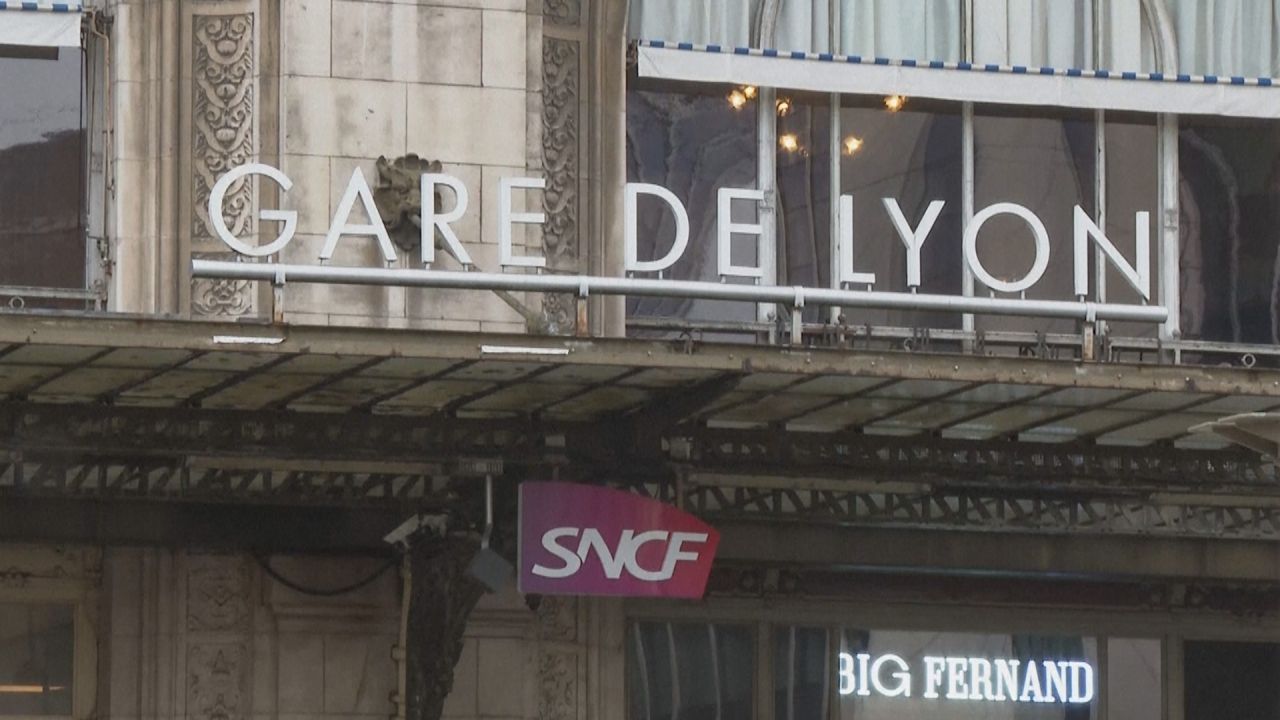 Messerangriff in Paris: Mann sticht auf Passanten am Gare de Lyon ein