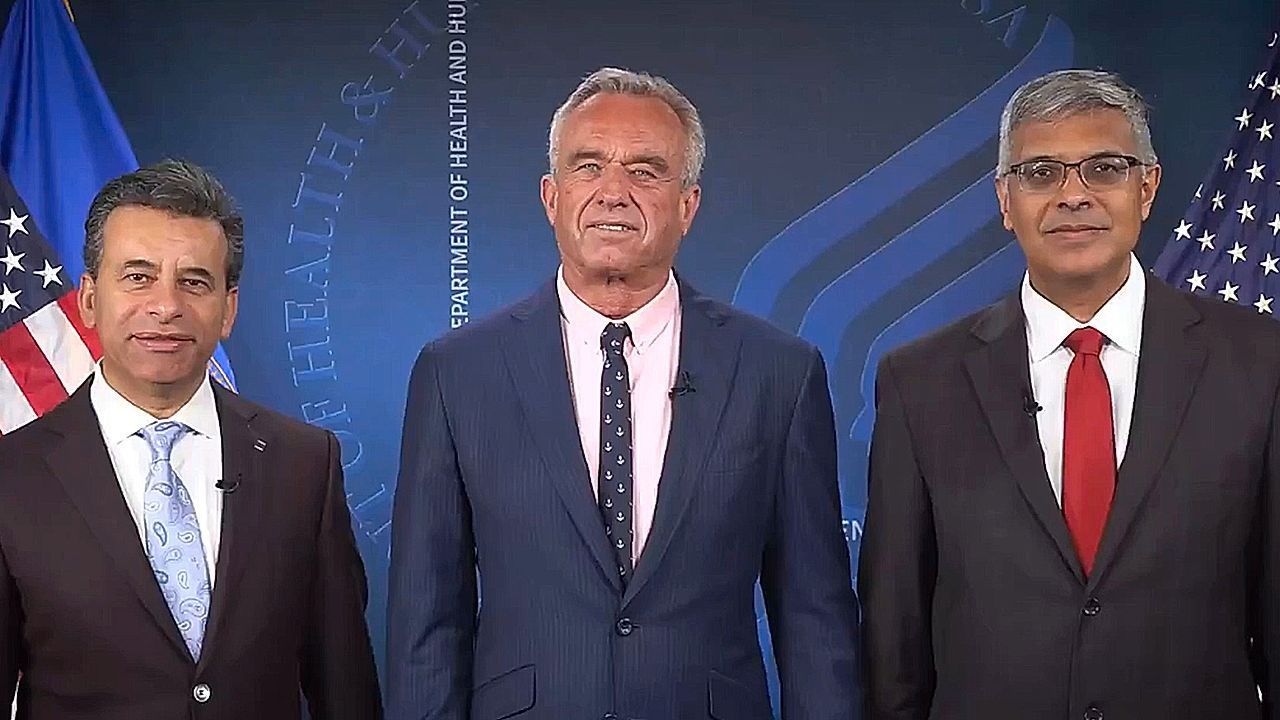 Corona-Impfempfehlung gestrichen – US-Gesundheitsminister übergeht eigene Behörde