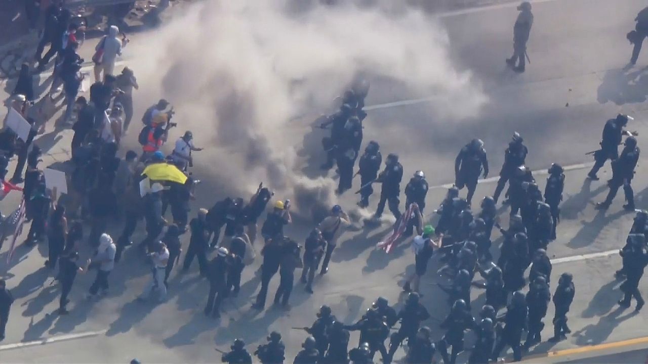 Selbstfahrende Autos brennen: Eskalation bei Protesten in Los Angeles