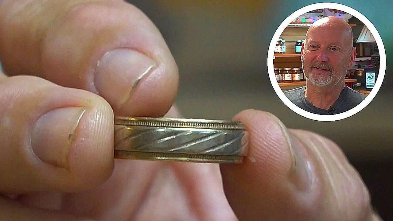 Zwischen-Weihnachtsb-umen-Verlorener-Ehering-nach-15-Jahren-in-Virginia-gefunden