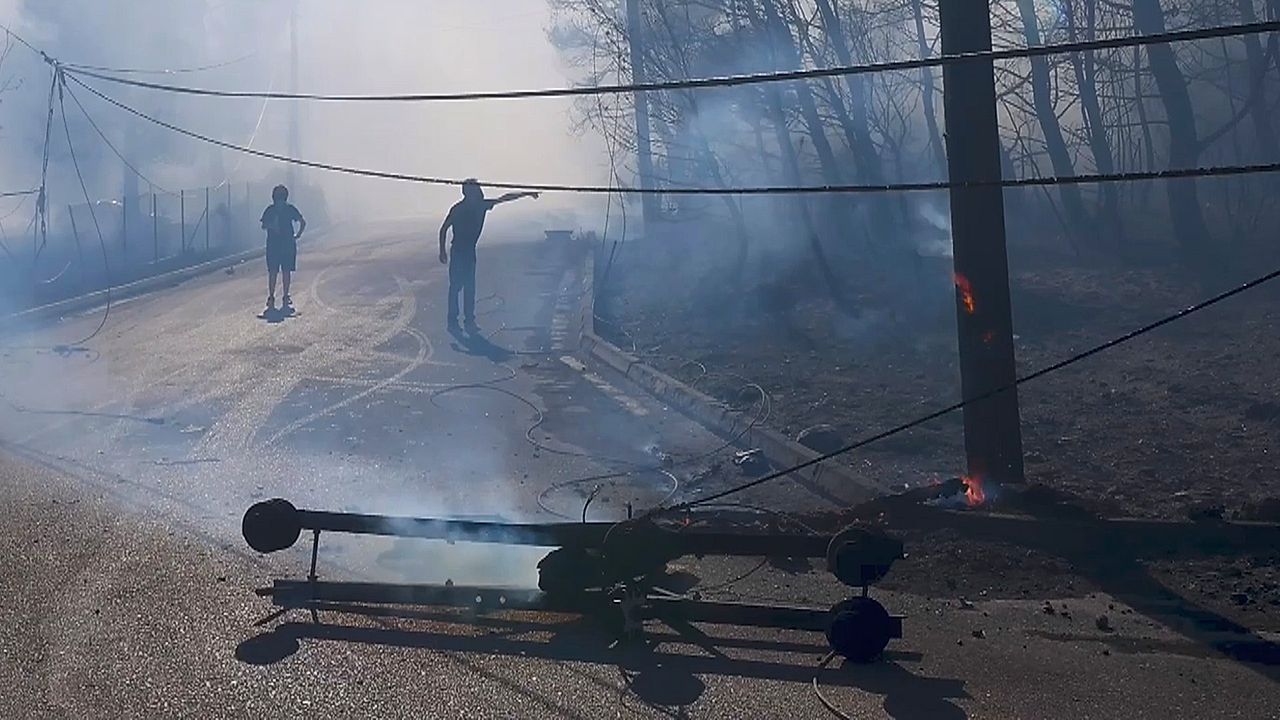Rauchsäule bis nach Athen zu sehen: Feuerfront vor griechischer Hauptstadt