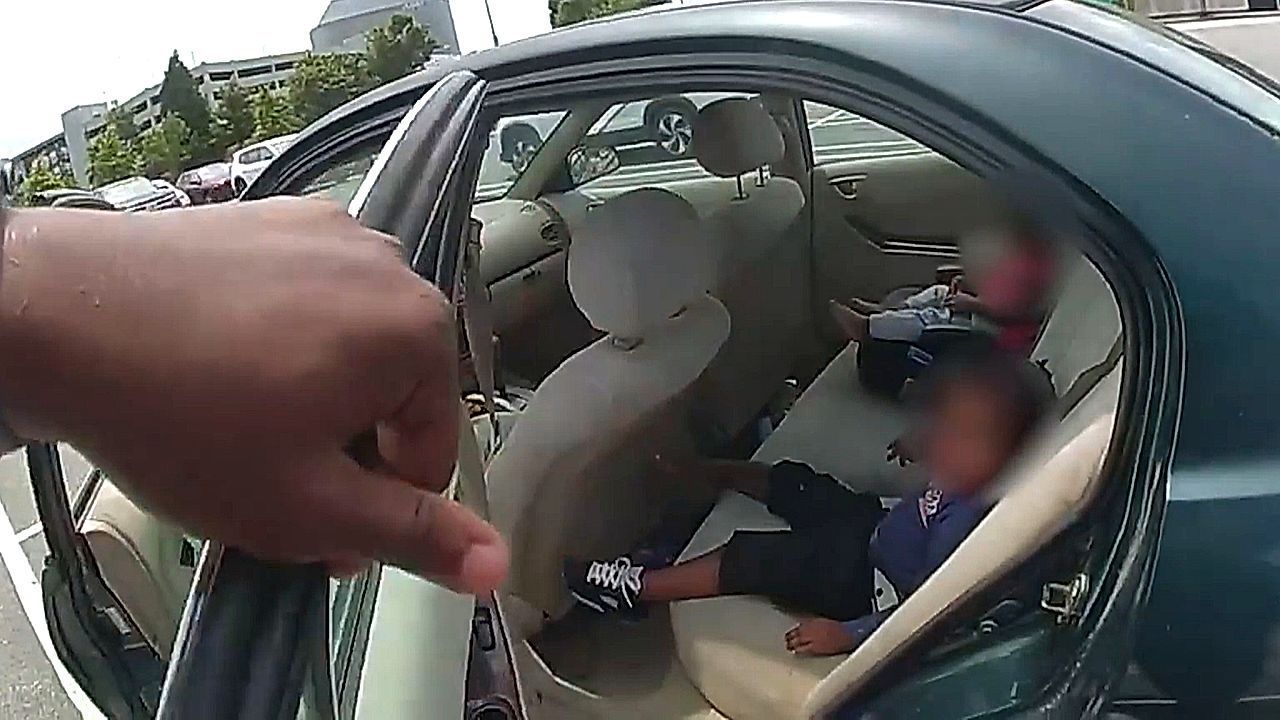 Video: 47 Grad im Auto: Polizisten retten zwei Kinder in Georgia aus Hitzehölle