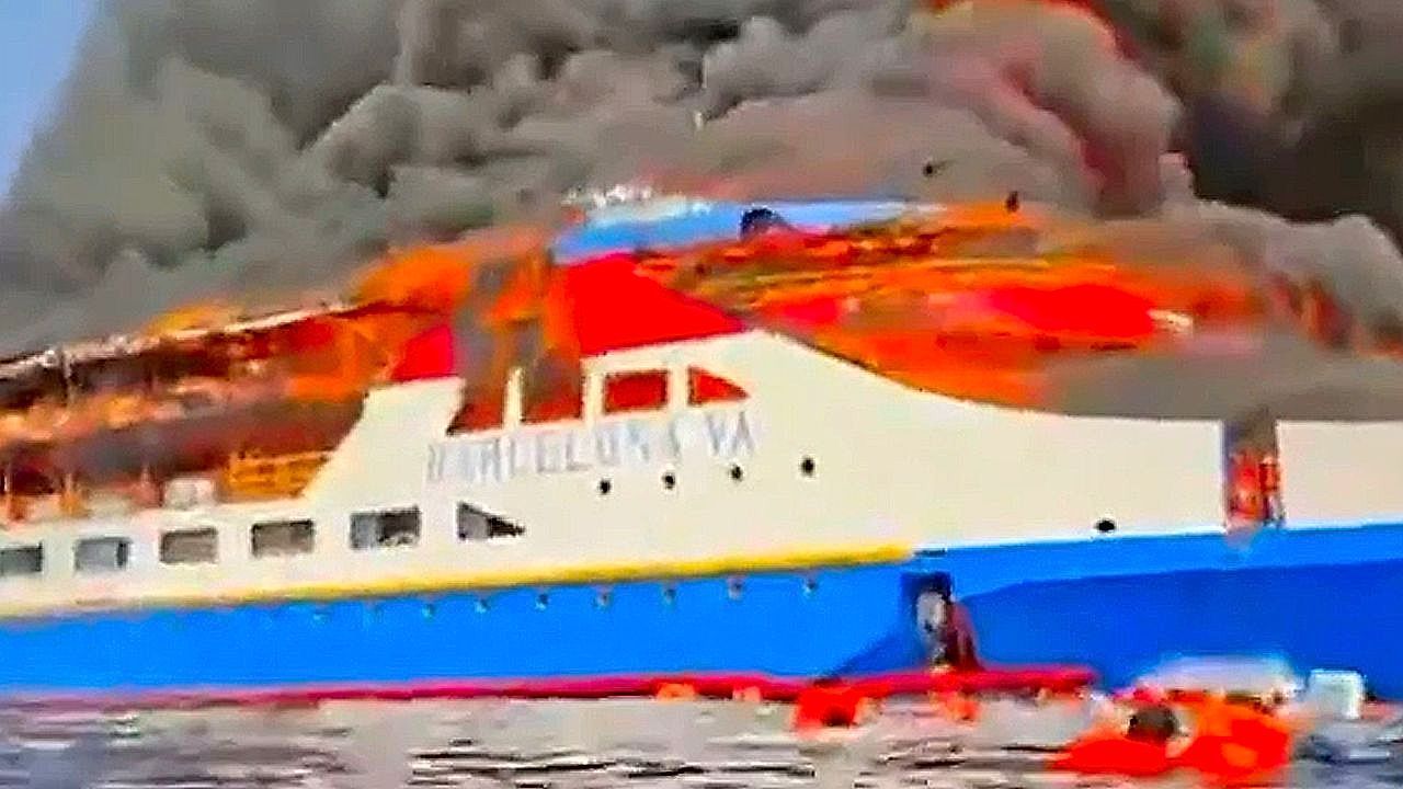 Video: Fähre in Flammen: Fünf Tote bei Schiffsbrand vor Sulawesi